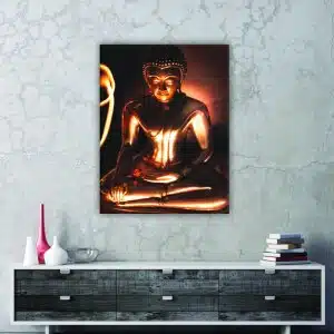 Målning av Black Buddha. Original av god kvalitet, hänger över ett bord i ett vardagsrum.