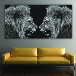 Två svartvita lejonhuvuden. God kvalitet, original, hängde på en vägg ovanför en soffa