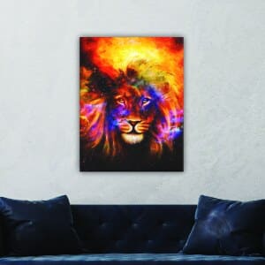 Kosmisk lejonhuvudmålning. God kvalitet, original, hängde på en vägg ovanför en soffa i ett vardagsrum