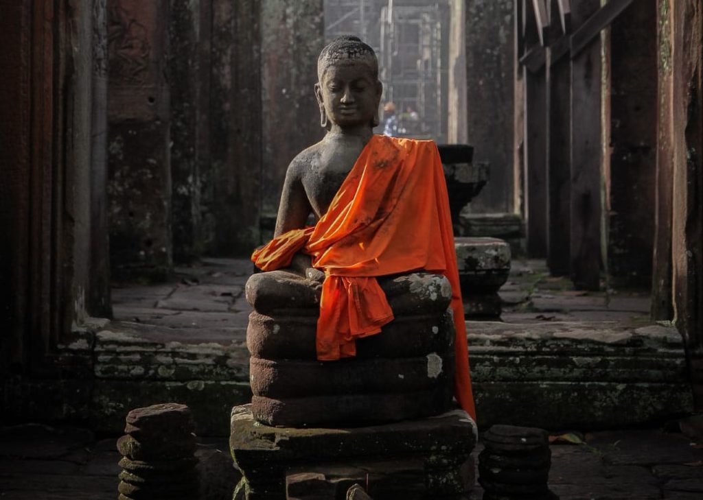 Buddha och lila moln bild Zen bildstorlek: XXS|XS|S|M|L|XL|XXL