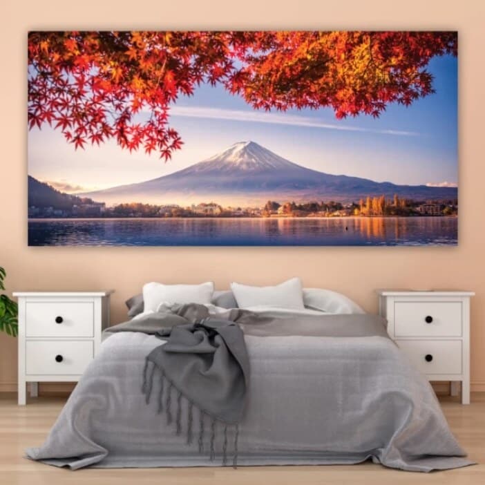 Berg och vårmålning. God kvalitet, original, hängde på en vägg ovanför en säng i ett hus