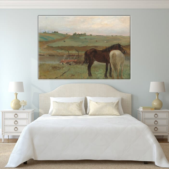 Degas målning Hästarna. Original av god kvalitet, hängde på en vägg ovanför en säng i ett hus