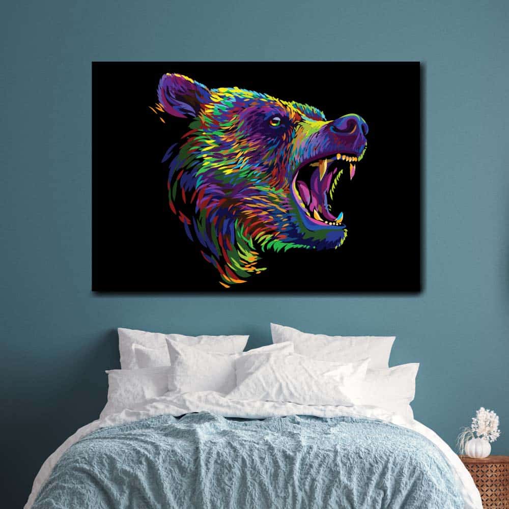 Pop art björnbild. Original av god kvalitet, hängde på en vägg ovanför en säng i ett hus.