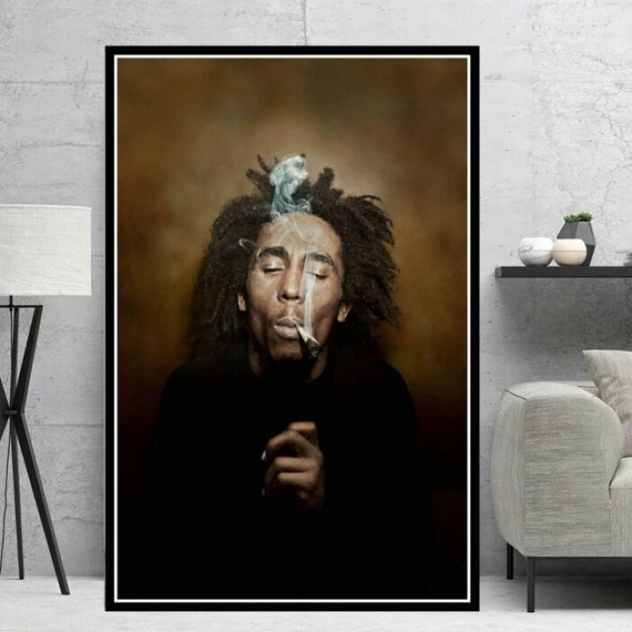 Föreställ dig Bob Marley som röker cannabis. God kvalitet, original, hängde på en vägg bredvid en soffa i ett vardagsrum