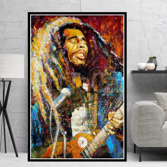Föreställ dig Bob Marley med sin gitarr. God kvalitet, original, hänger på en vägg i ett vardagsrum
