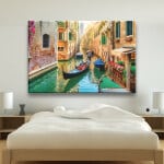 Målning av ett förälskat par i Venedig. God kvalitet, original, hängde på en vägg ovanför en säng i ett rum