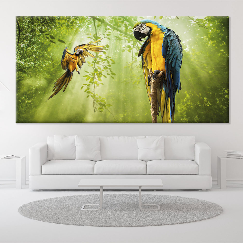 Målning av två papegojor i djungeln. God kvalitet, original, hänger på väggen, ovanför en soffa i ett hus