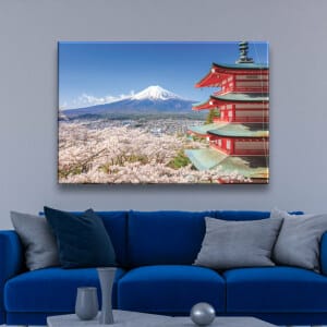 Japansk målning av berget och templet. God kvalitet, original, hängde på väggen ovanför en soffa i ett hus