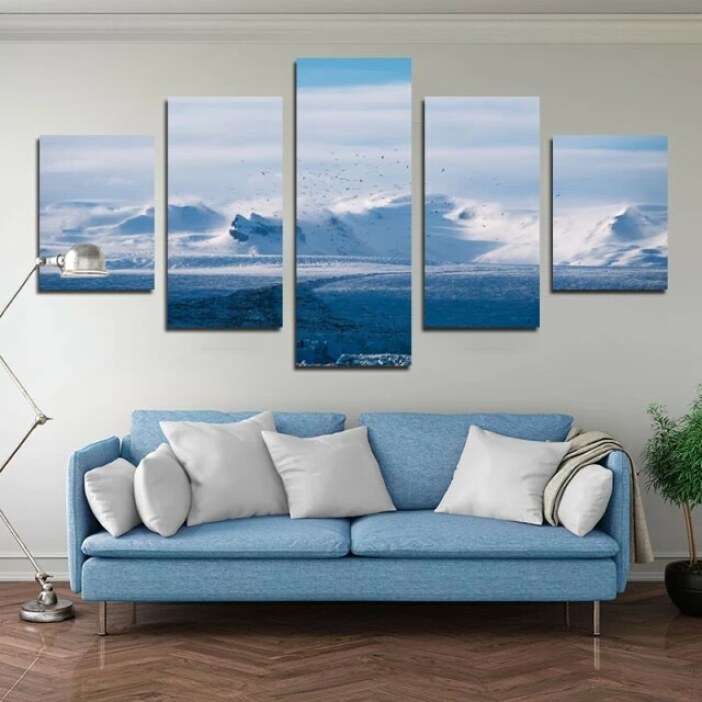 Skandinavisk målning berg Nordiska länder. God kvalitet, original, hängde på en vägg ovanför en soffa i ett vardagsrum
