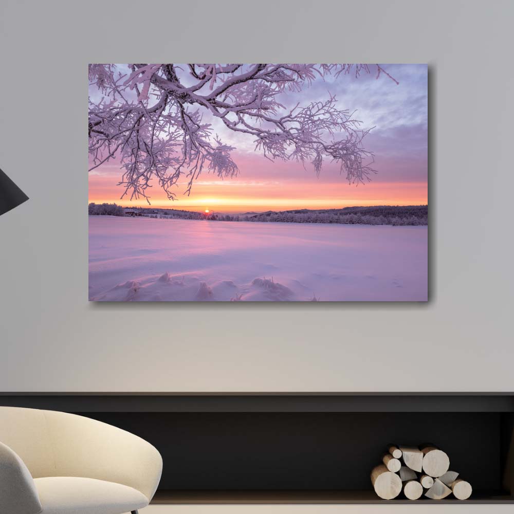 Målning av soluppgång på vintern. God kvalitet, original, hängde på toppen av en soffa i ett hus