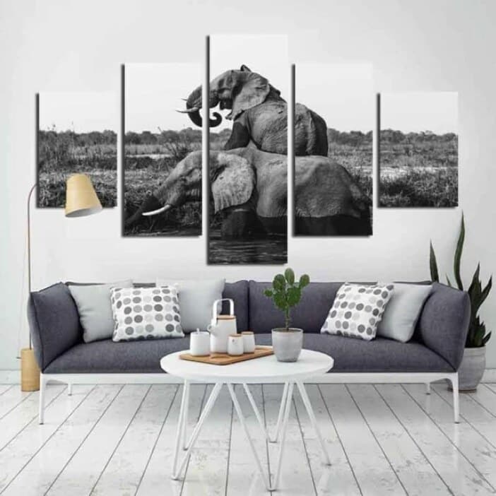 Afrikanska elefanter i floden. God kvalitet, original, hängde på en vägg ovanför en soffa i ett vardagsrum