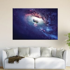 Tabell Universums stjärnor och galaxer. God kvalitet, original, hängde på en vägg ovanför en soffa i ett vardagsrum