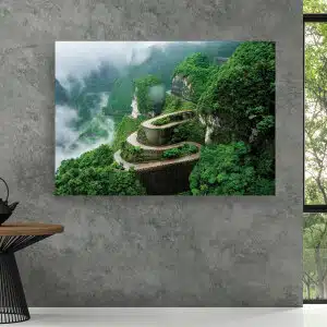 Målning Tianmen Mountain National Park i dimman. God kvalitet, original, hänger på en vägg i ett vardagsrum