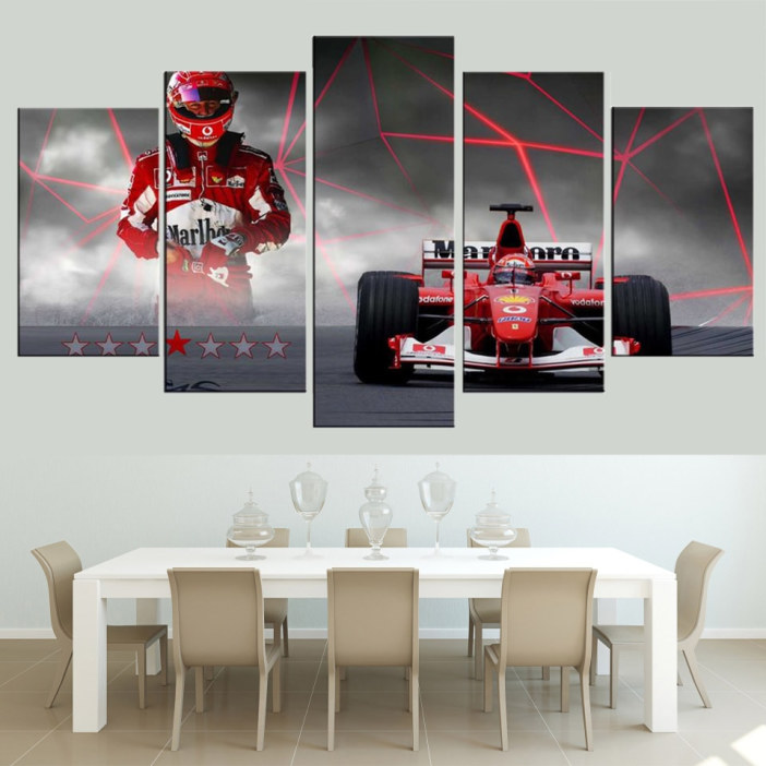 målning av en Ferrari-förare ovanför ett vitt matsalsbord