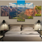 Bild av en Grand Canyon ovanför en beige säng